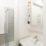 Guesthost - Belvedere White Flat Apartment *