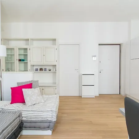 Guesthost - Belvedere White Flat * Trieste